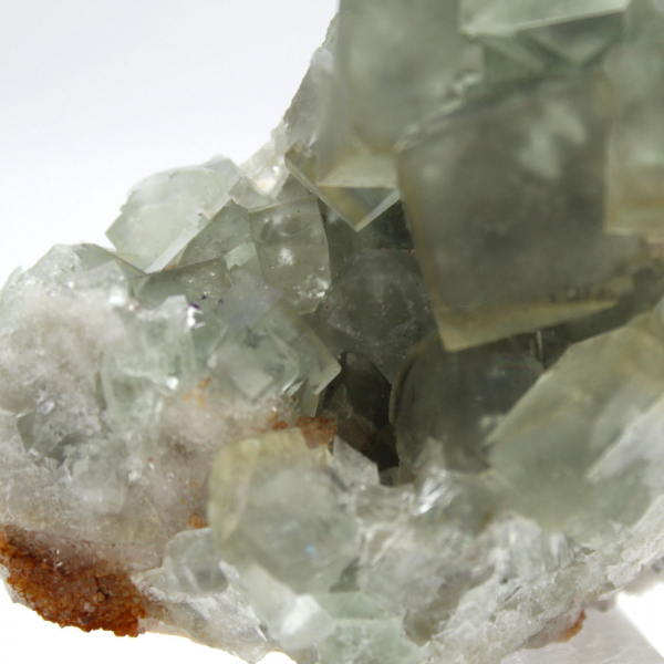 Pietra di fluorite verde grezza: campione cristallizzato su roccia