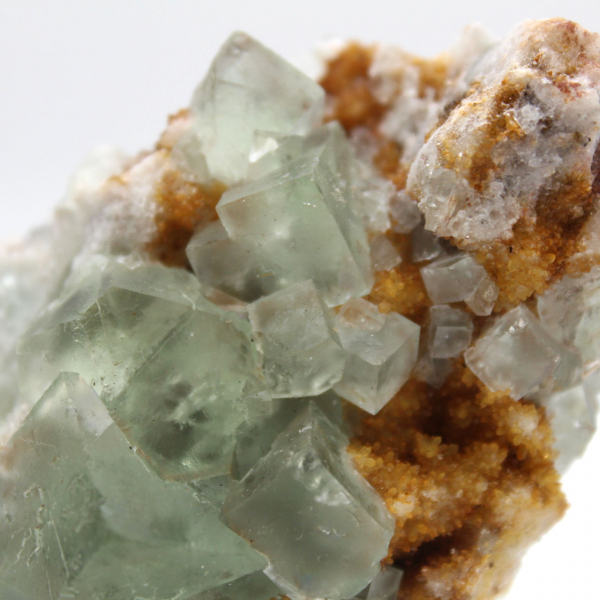 Fluorite verde grezza: piccolo cristallo sulla sua matrice, Marocco