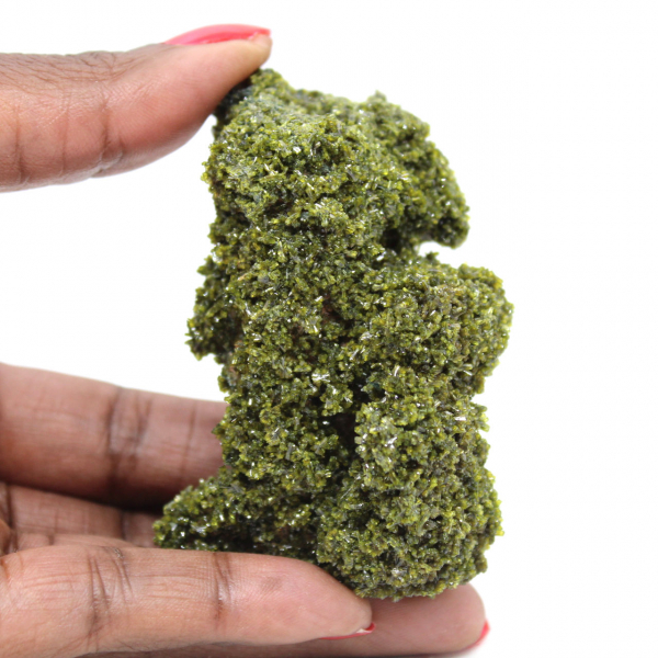 Cristalli di epidoto dal Marocco su matrice beige