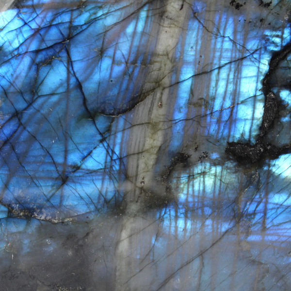 Roccia di labradorite lucidata per collezionisti, origine Madagascar