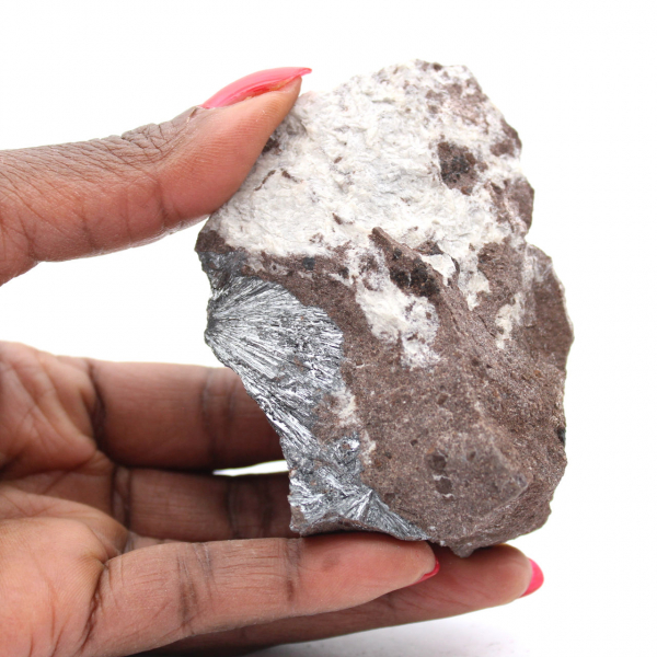 Cristalli di pirolusite su matrice, roccia naturale