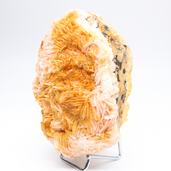 Barite arancione dal Marocco con cristallizzazione marcata