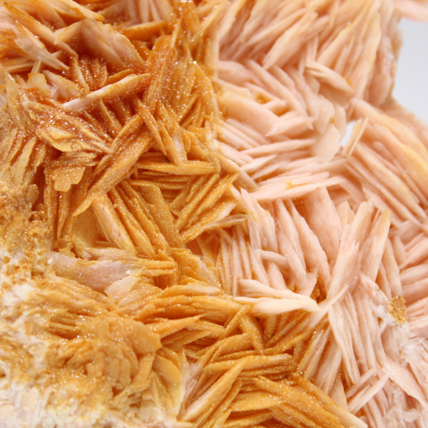 Barite arancione marocchina con cristalli chiari