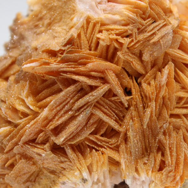 Esemplare compatto di barite arancione dal Marocco