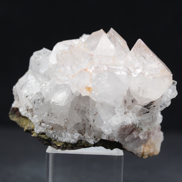 Piccola roccia di quarzo e goethite, cristalli provenienti dal Marocco