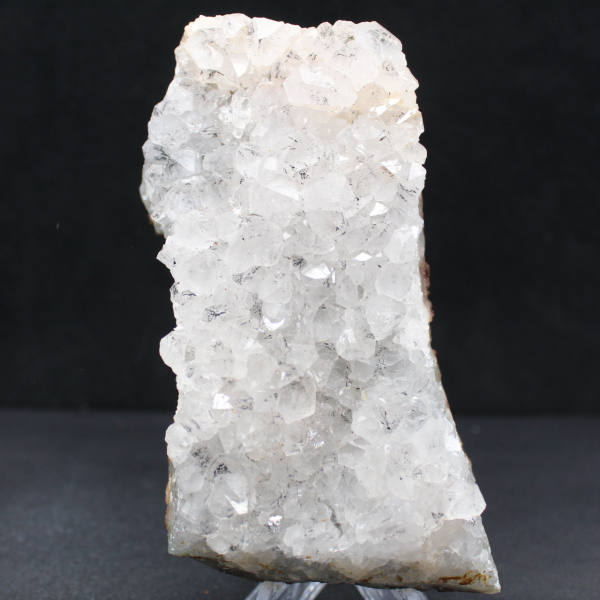 Quarzo marocchino grezzo con filamenti, druse e cristalli di goethite