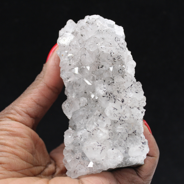 Esemplare di quarzo grezzo con inclusioni di goethite: estetica e scienza