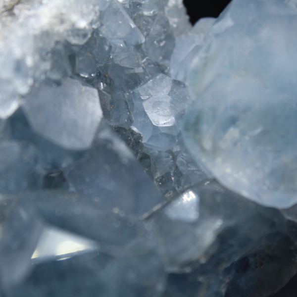 Geode di Celestina blu del Madagascar