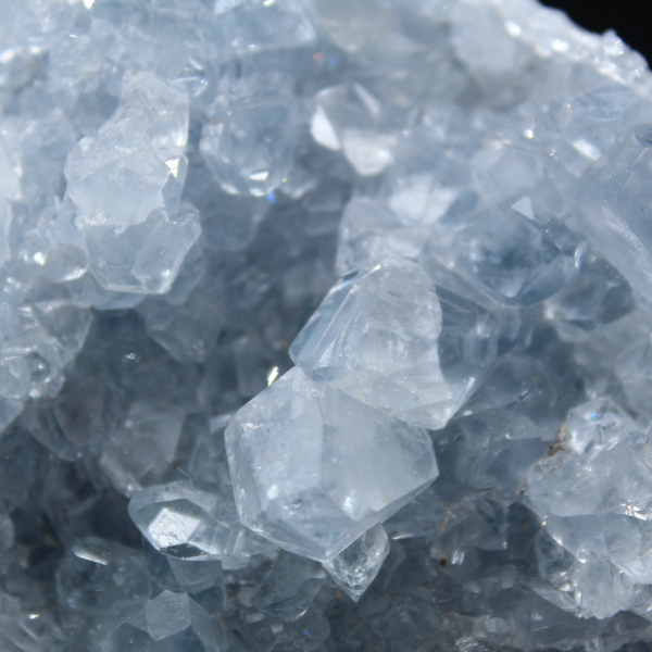 Celestina del Madagascar: Drusa e ammasso di cristalli