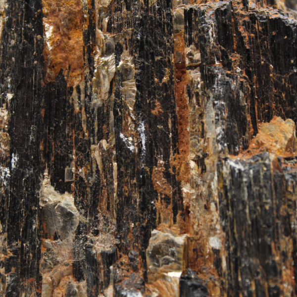 Tormalina nera del Madagascar - Cristallo compatto grezzo