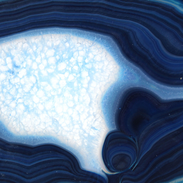 Agata blu chiara affettata per la collezione di minerali