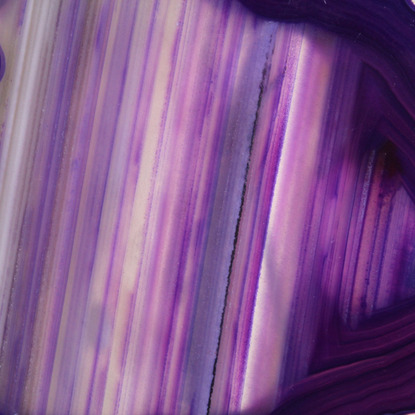 Campione di agata brasiliana, fetta di colore viola
