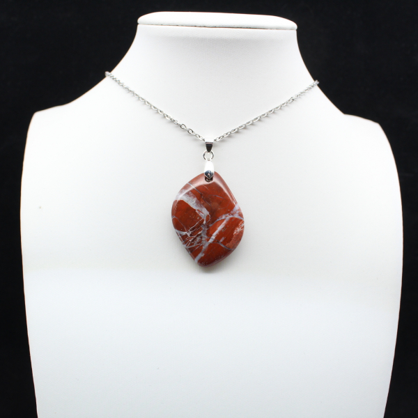 Diaspro rosso del Madagascar su una cauzione