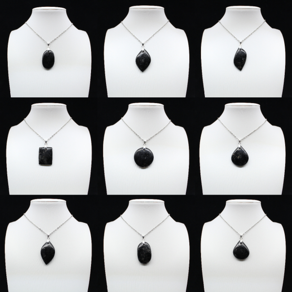 Ciondolo in tormalina nera