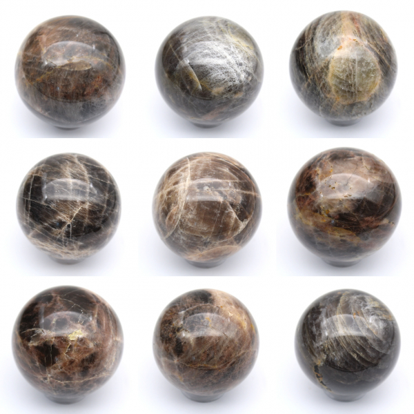 Pietra di luna nera del Madagascar