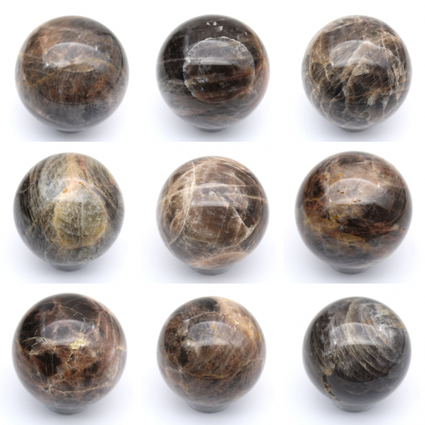 Pietra di luna nera del Madagascar