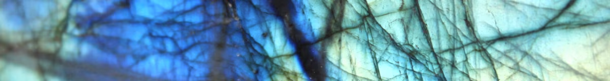Labradorite: scopri i segreti di questa pietra dai riflessi misteriosi labradorite bloc 030