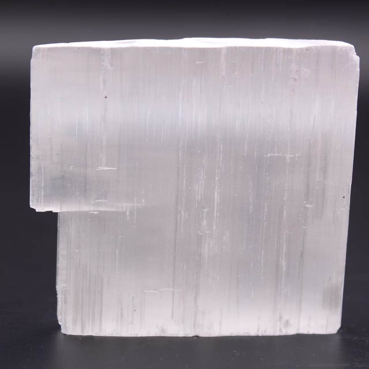Pezzo di gesso grezzo dal Marocco