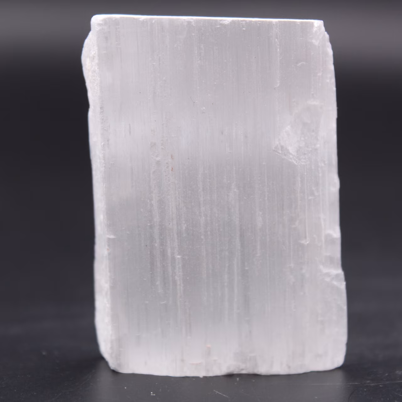 Pezzo di gesso grezzo dal Marocco