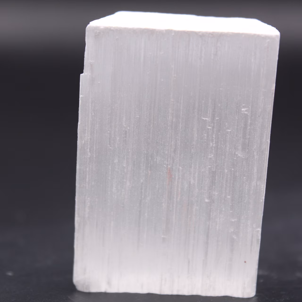 Pezzo di gesso grezzo dal Marocco
