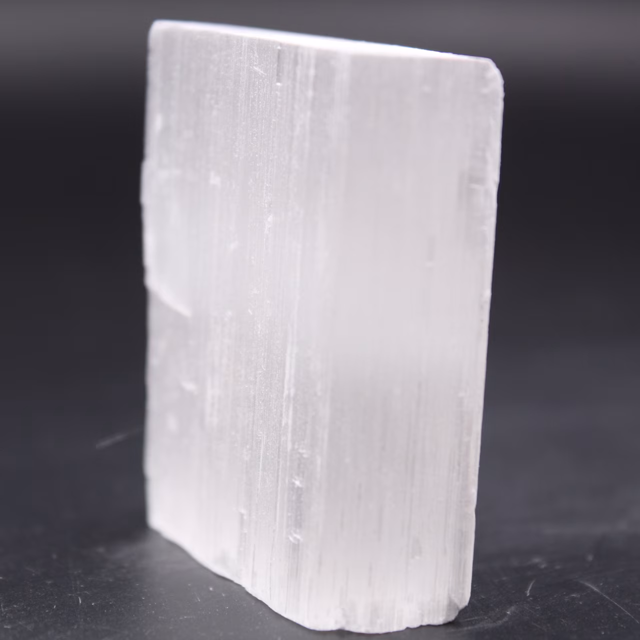 Pezzo di gesso grezzo dal Marocco