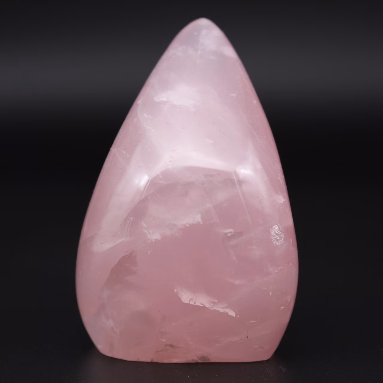 Quarzo rosa a forma libera