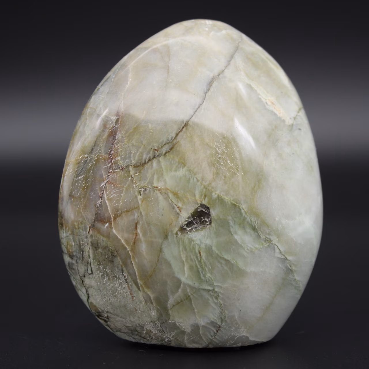 Pietra garnierite lucidata