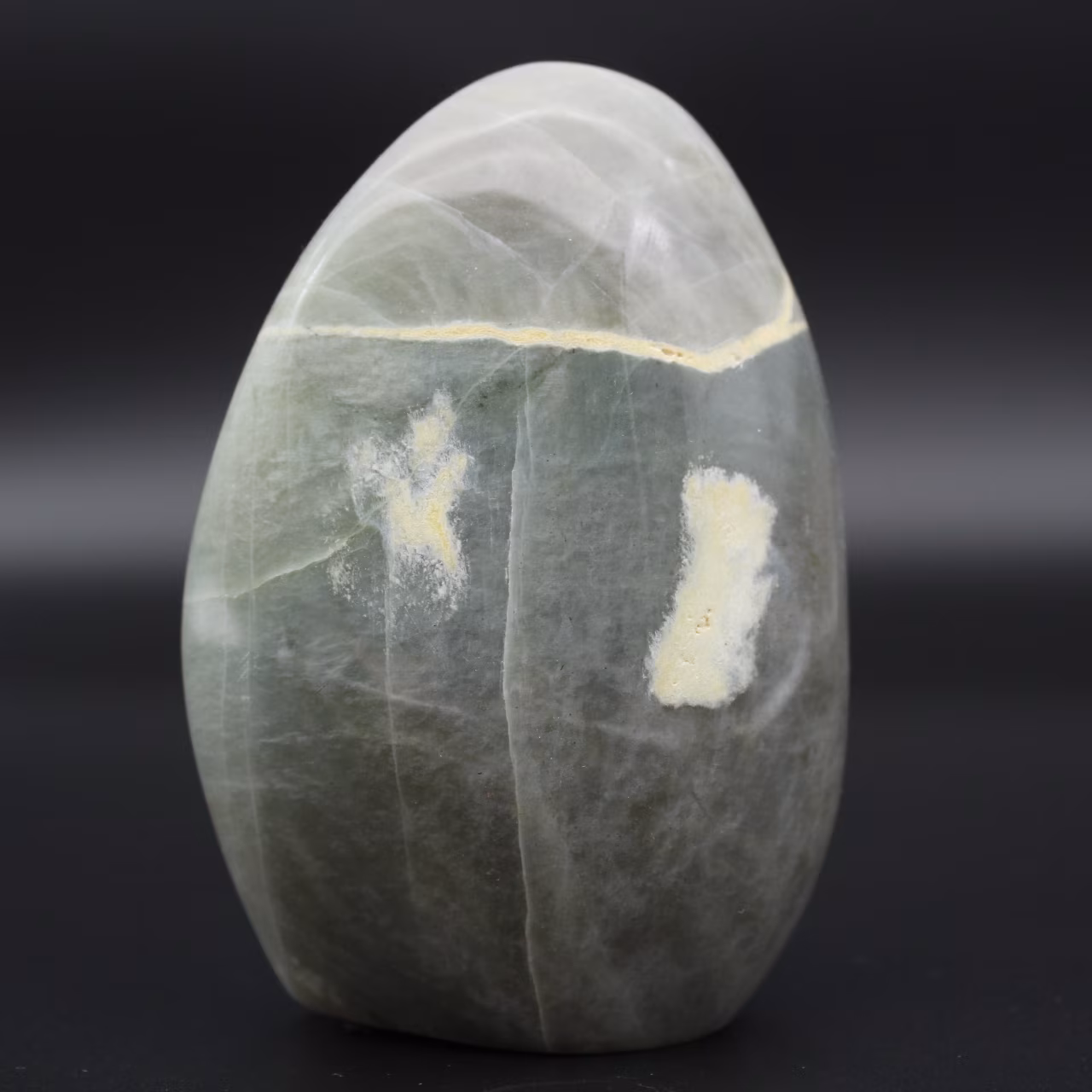 Roccia garnierite lucidata