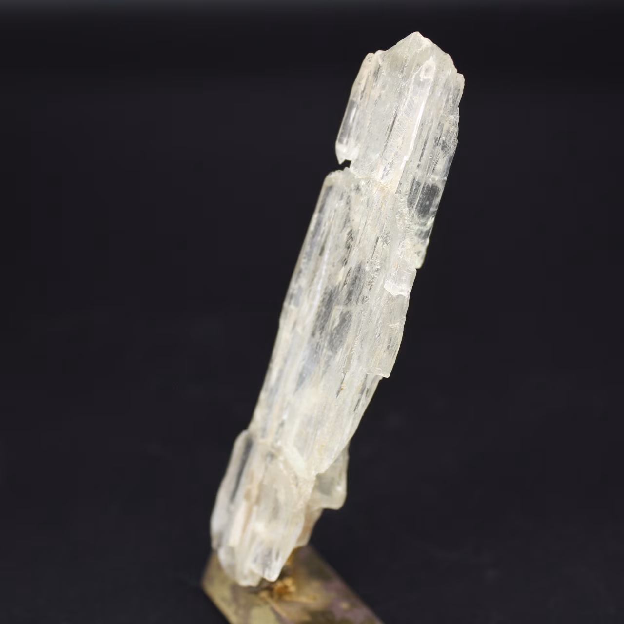 Cristallo traslucido di Kunzite