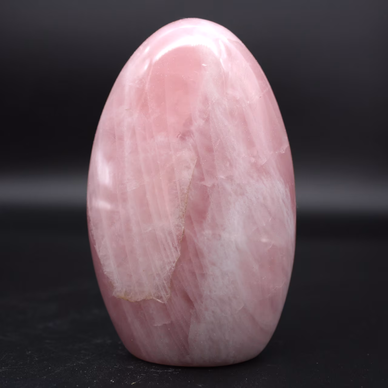 Blocco di quarzo rosa naturale lucido