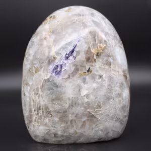 Piedra decorativa con inclusión de turmalina