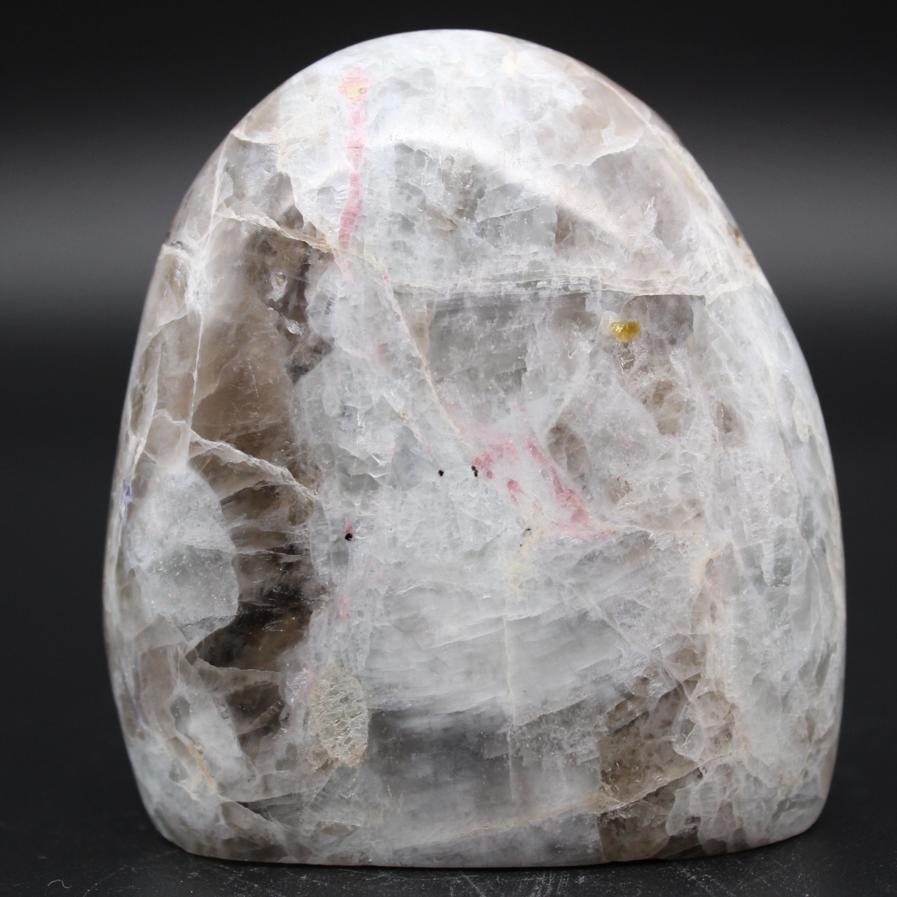 Piedra con inclusión de Turmalina natural