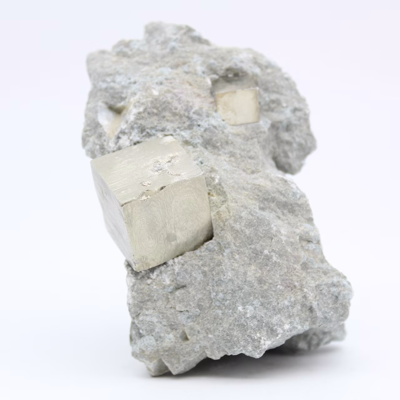 Cubetti di pirite sul fiume gange