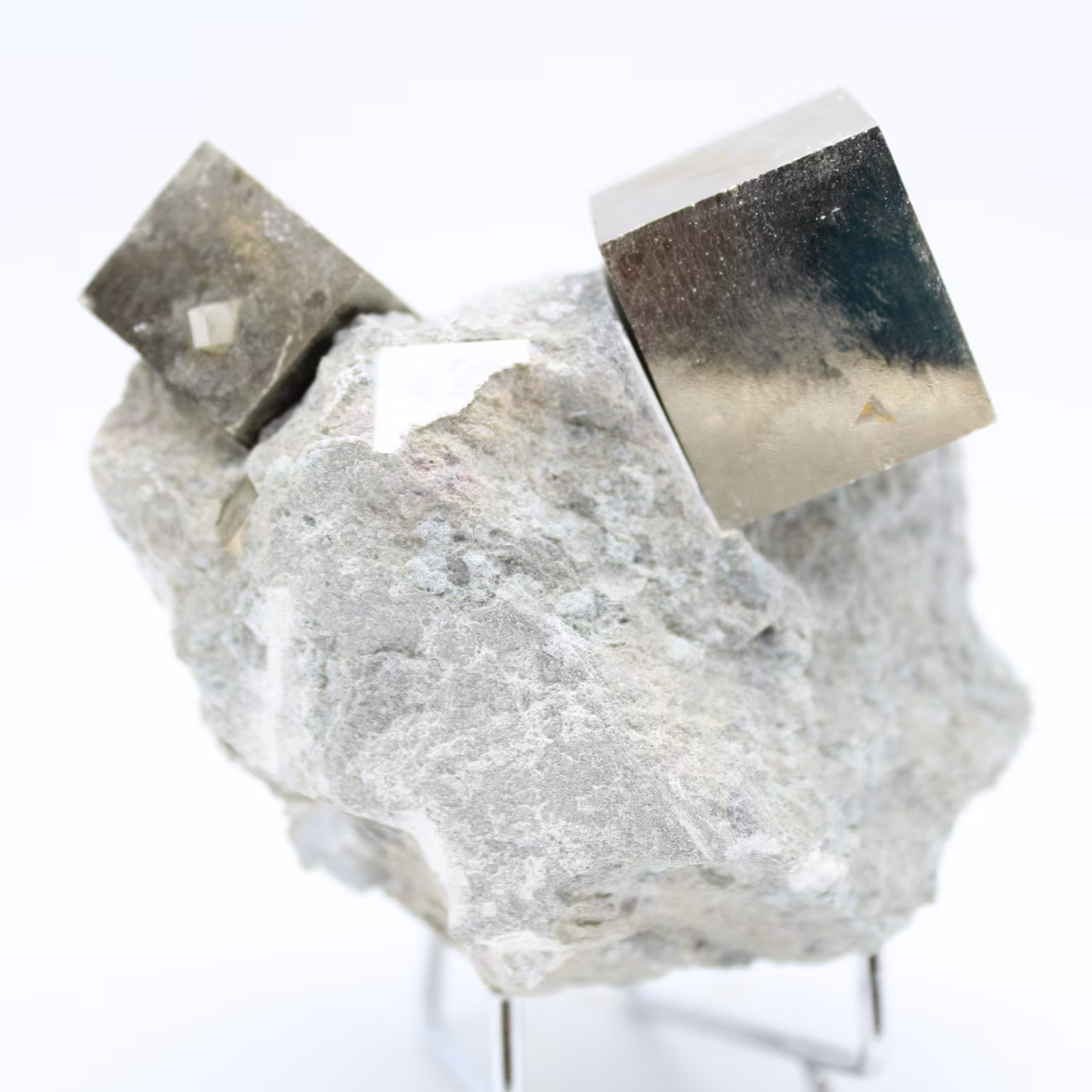Cubetti di pirite sul fiume gange