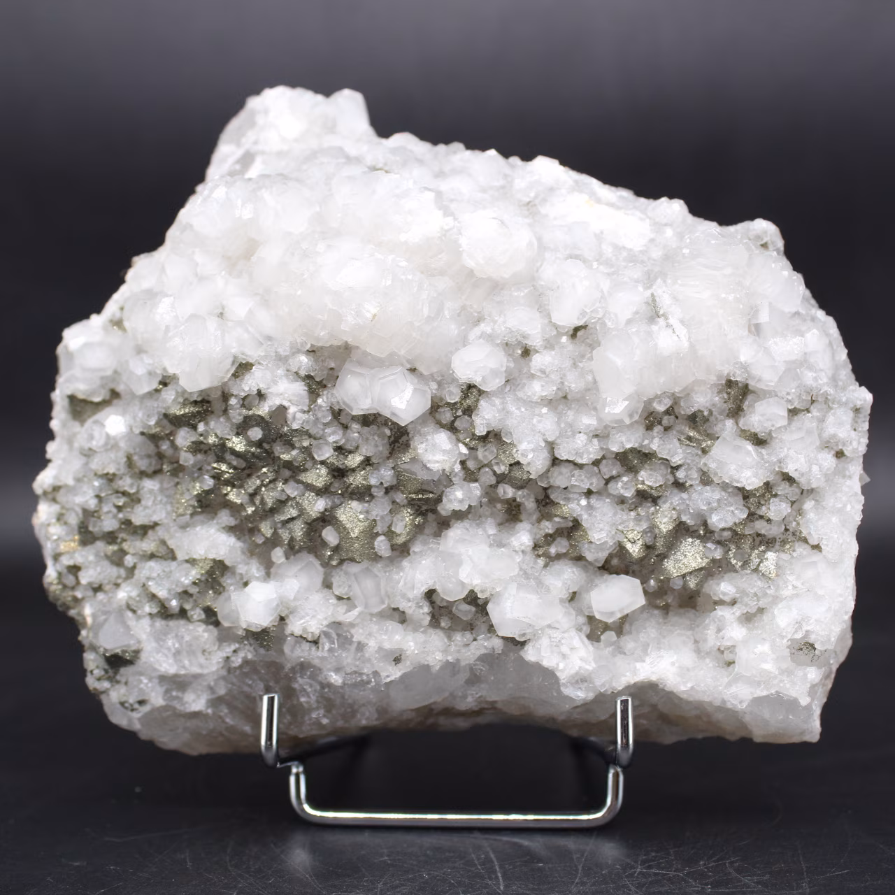 Cristalli di calcite con pirite