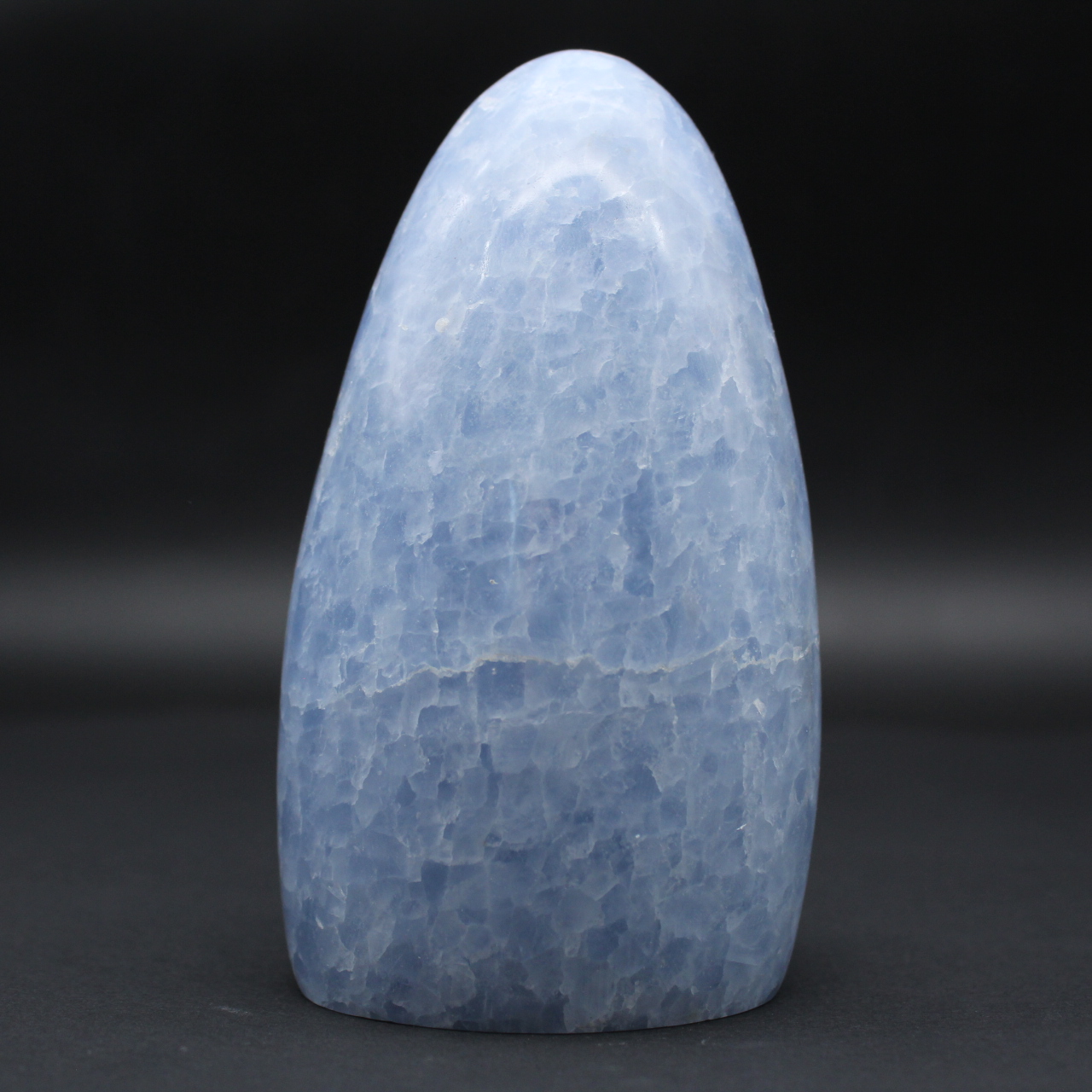 Pietra di calcite blu lucidata