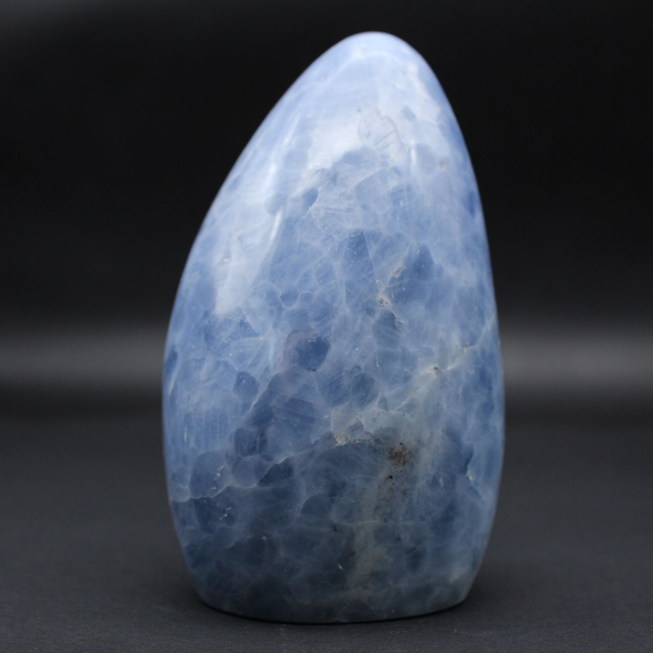 Calcite blu a mano libera