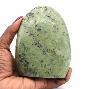 Feldspato verde a forma libera
