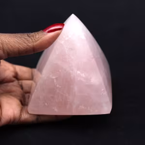 Piramide di quarzo rosa