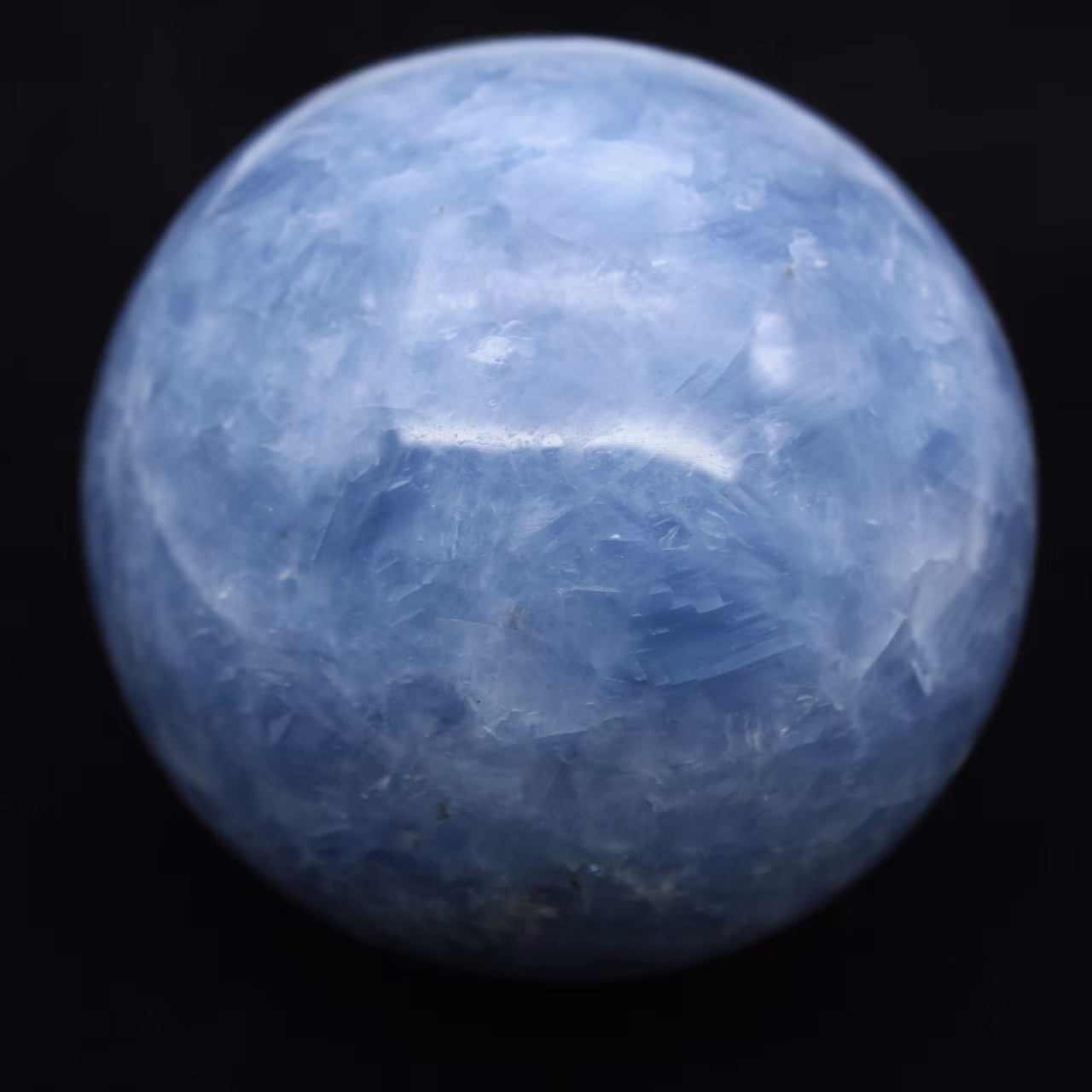 Sfera di calcite blu