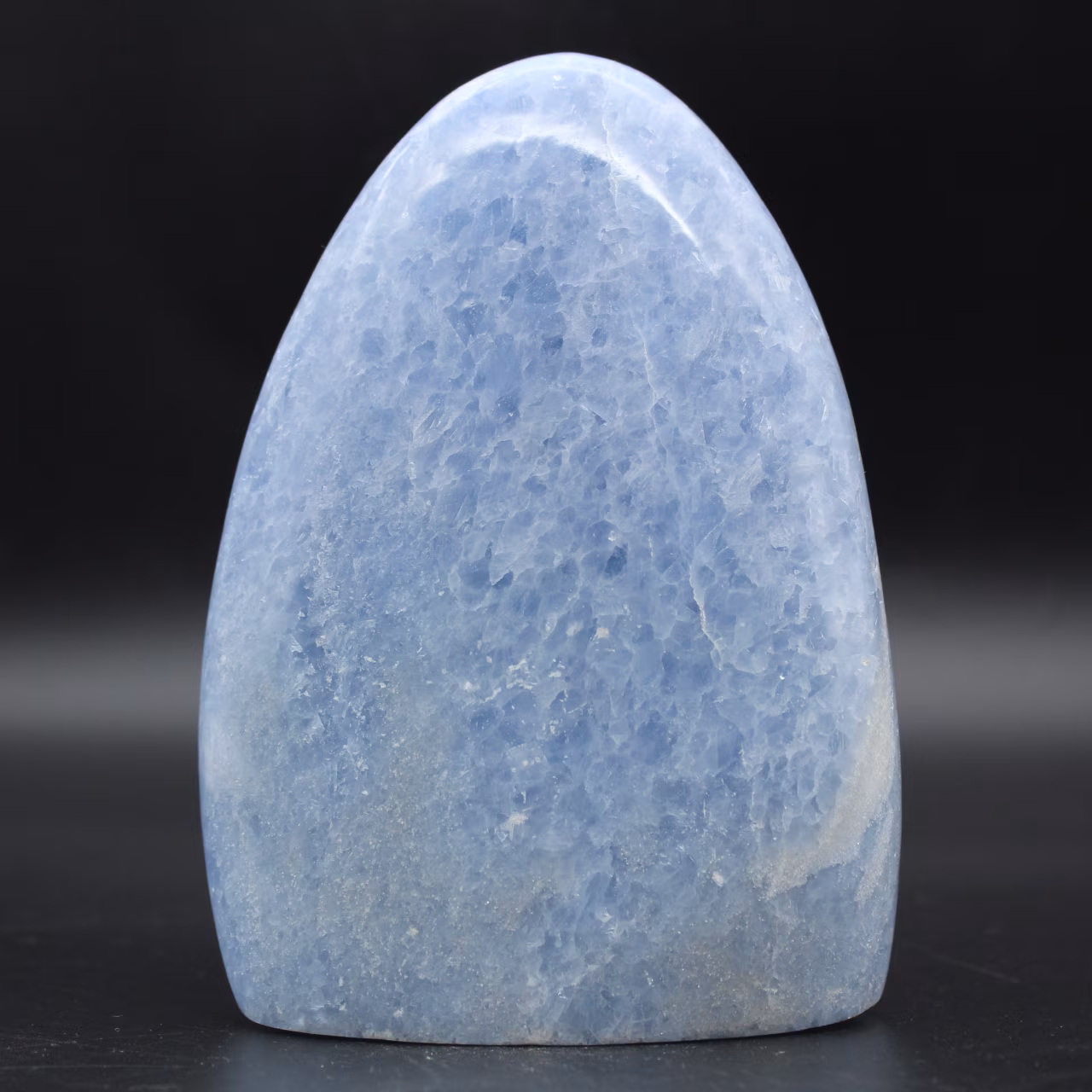 Forma libera di calcite blu