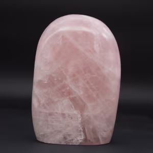 Quarzo rosa a forma libera