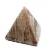 Piramide di pietra del microclino del Madagascar - 2