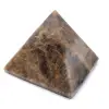 Piramide di pietra del microclino del Madagascar - 0