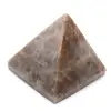 Piramide di pietra del microclino del Madagascar - 0