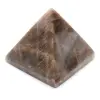 Piramide di pietra del microclino del Madagascar - 2