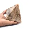 Piramide di pietra del microclino del Madagascar - 1