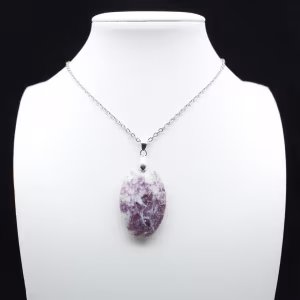 Ciondolo ovale in lepidolite