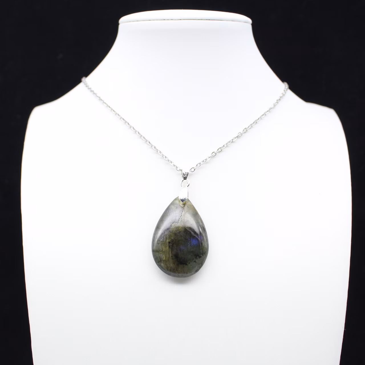 Ciondolo a goccia in labradorite