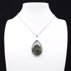 Ciondolo a goccia in labradorite